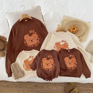Família combinando roupas pai-filho roupas combinando urso impressão outono família coreana moletom mãe filho topos pai filha roupas bebê macacão 231123