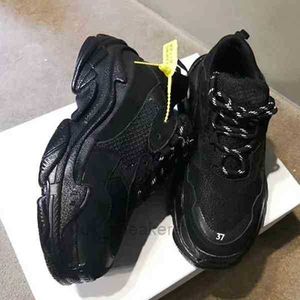 Mens Luxurys Designers17FW Triple S Sneakers basketskor för män Kvinnor Vintage Running Shoes Black Crystal Sports Size 36-45