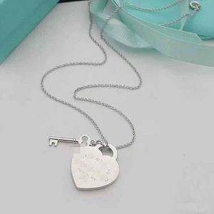 T Classic Love Brand Key Necklace Heart Formed Pendant S925 Silver High Edition Minimalist Design O-Bone Chain