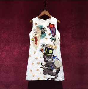 ヨーロッパとアメリカンの女性のドレス2023夏の新しいスタイルのノースリーブクルーネックファッションキャットスタージャクアードドレス