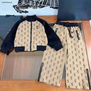 ニューキッズトラックスーツデザイナースプライシングデザインベビーコートサイズ110-160秋の女の子のボーイジャケットとジッパーポケットパンツNov25