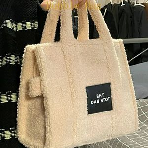 Borse da sera 2023 Designer Peluche Borsa a tracolla da donna Marche Borsa in lana d'agnello Tote invernale in pelliccia sintetica per borse Borsa shopper 231123