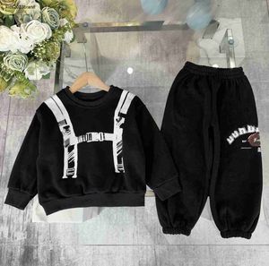 Yeni Bebek Terzyosu Sonbahar Çocuk Tasarımcı Giysileri Erkekler İki Parçalı Set Boyutu 110-160 Strap Baskı Toddler Hoodie ve Pants NOV25