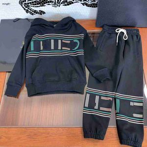 Varumärke Baby Tracksuit Autumn Hooded Kids Designer Kläder STORLEK 110-160 Randig brevtryck Boys hoodie och byxor nov25