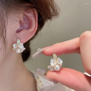 Kolczyki obręcze puste Pearl Flower Ear Bu klamra luksusowy znakomity, słodka codzienna biżuteria wszechstronna biżuteria