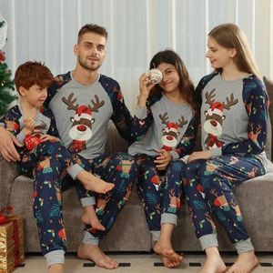 Aile Eşleşen Kıyafetler 2024 Noel Kıyafet Baskılı Pijamalar Bebek Kız Kızlar Kış Giysileri Anne ve Kızı Baba Placwear 231122