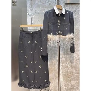 Podstawowe sukienki swobodne garnitury dla kobiet 2023 Grey Feather Blazers Office Lady Crop Kurtka Tassel Top Line Linia Spódnica wysokiej talii Zestawy Kwiat 231122