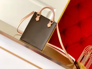 Luxurys designers Womens Mini Tote Shoulder Bag Fashion Leather Alphabet Printing Lady Outdoor Daily StorageCell Phone Purse Handbag Purse