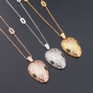 Halsband Moissanite Big Silver Gold Cross Fine Chain Snake Diamond Pendants Långa halsband för kvinnor Trendiga lyxdesigner smycken Party Christmas Wedding Presents