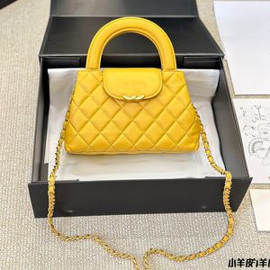 Borsa a tracolla in pelle da donna di moda 23K 20 cm Pelle di agnello Diamante Oro Hardware Fibbia in metallo Borsa di lusso Borsa a tracolla a catena Matelasse Borsa per trucco Borse per cellulari