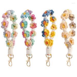 Keychains Retro Handwoven Daisy Flower Keychain High-end Boho Style Wrist Key Ring Car Bag Pendant For Woman Fashion Accessories