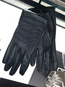 2023 winter gloves black leather designer glove fashion classic exquisite mens outdoor drive soft women gloves with letters five fingers luxury ornament zb108