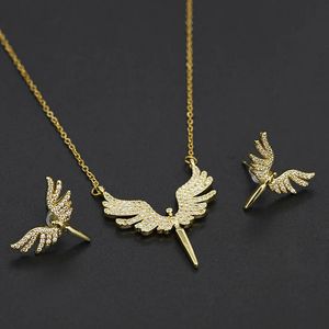 Chokers Niche Light Luxury Fashion Versatile Micro embedded Angel Wings Necklace and Earrings Set Classic Retro Stainless Steel Jewelry 231123