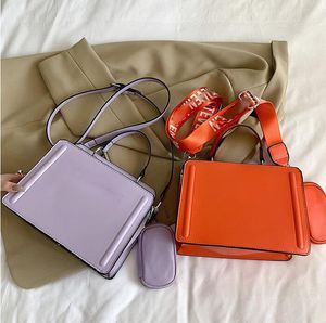 Tasarımcı omuz totes bayan çanta klasik çanta alışveriş çantaları sıradan cüzdanlar çok yönlü tote kadın moda debriyaj çantası lüks çanta ünlü crossbody cüzdan çanta