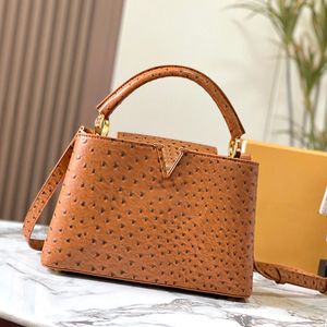 Kapuflar çanta tote çanta düz crossbody çanta devekuşu desen uzun kayış alt çivi altın donanım moda mektupları kadın omuz çantaları