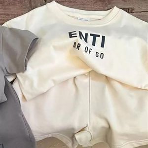 Designer Baby Abbigliamento per bambini Ragazzi Ragazze Set di vestiti Estate Magliette e pantaloncini di lusso Tuta Abiti per bambini Camicie a maniche corte Pantaloni AAA