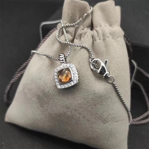 Dy Designer Collana con ciondolo di lusso in argento sterling 925 con diamanti per donne e uomini Collana con marchio di moda a forma di croce quadrata multicolore Coppia di gioielli per Capodanno Regalo per feste