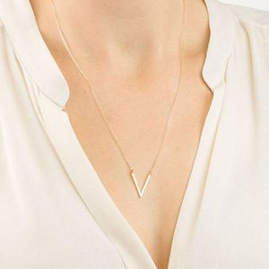 Chains RE Elegant Long V Necklace Women Gold Silver Color Letter Angled Bar Triangle Choker Jewelry Chain J2240