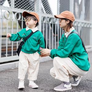 家族をマッチする衣装の家族の娘の子供たちは緑のスウェットシャツをマッチする母親の赤ちゃんの秋の秋の服親子服女性パーカー長いスリーブ231123