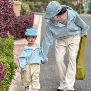 Dopasowanie rodzinnych strojów mama i córka jesienne bluzy matka syn chłopiec bluzy z długim rękawem mody rodzic-dziecko pasujący do koreańskiego ubrania dzieci 231123