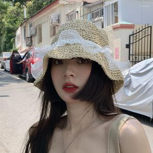 Hüte mit breiter Krempe 2023 Koreanische Spitze-Perlen-Strohhut-Frauen-Sommer-Küsten-Sonnenschutz-Eimer Handgewebte süße faltbare Mode-Sonnenkappe