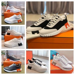 Studsande sneaker lyxiga casual skor designer ljus sula kalvskinn läder promenad sko låga toppar spets upp atletiska skor gummisolar ljus herr tränare 38-46 euro