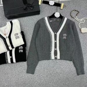 Damen-Pullover mit V-Ausschnitt und langen Ärmeln, gestrickt, mit Strass-Buchstaben, einreihig, Mantel SML