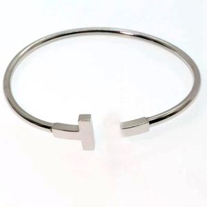 Bracciale femminile di design di lusso Bracciale braccialetti d'argento per le donne fascino conchiglia bianca alta lucida moda diamante incrostato gioielli regalo di alta qualità dei braccialetti