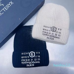 Zima Margiela Rabbit Hair Knitted Hat Kobiet luksusowy czapek ochraniacza uszu ciepły zimny kapelusz