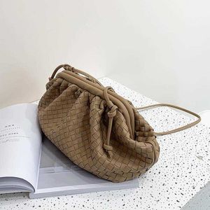 Bottegaavenetas Pouch Bags 2023 Woven Cloud Bag New Type Clip on Shoulder Personalized Womens Large Capacity Soft Leather Trend Crossbody Wholesale