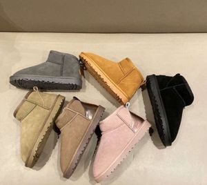 Tasarımcı Moda Sıradan Terlik Uggslys Boots Tasman Ug Erkek Kadın Kabarık Uggsness Platform Koyun Dinleri Ayakkabı Lüks Marka Pamuk Kış Ugglie-89