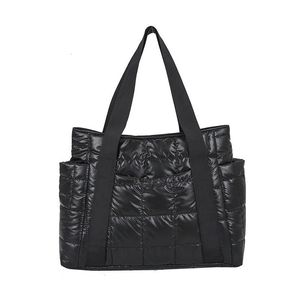 Alışveriş çantaları vento marea uzay yastıklı kadın omuz çantaları kış için büyük kapasite siyah çanta tasarımcısı naylon pamuklu sıcak tote katı 231123