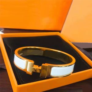 High quality Classic Bracelet designer jewely women fashionable bracelet Design Bangle Stainless Steel Bracelets Jewelry for Men and Women SIZE 8MM 18K Gold Plated.