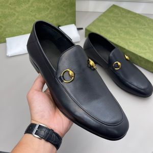 23Model New Marrone Nero Mocassini firmati per uomo Slip-On Punta tonda Solido Nappe nere Business Lussuoso Scarpe eleganti da uomo Taglia 38-46 Spedizione gratuita