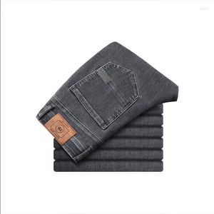 Mäns jeans Trevlig höst- och vintermärke monterad rak stretch mörkgrå denim klassisk ungdomsmode smal