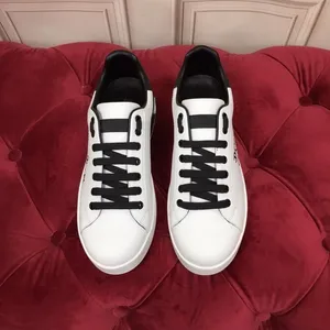 Top Mens Designer Buty do biegania moda czarna biała skórzana platforma masaż butów na zewnątrz trenerzy sportowe oddychające designerskie Sneakers2023