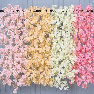 Dekorativa blommor 135 Blommhuvuden Artificiell körsbärsblomning Rose Vine Wedding Decoration Silk Rattan Fake Plants Home Decor