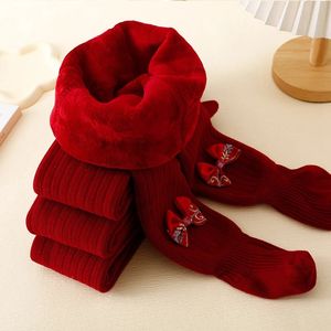 Barnstrumpor Suefunskry Little Girl Autumn Winter Knit Leggings Red Elastic Band Bow Decor Tights Pantyhose Socks Warme Thicked Stockings 231121