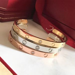 2023 New Brand Classic Designer Bracelet European Fashion Couple Cuff Bracelet for Women High Quality 316L Titanium Steel Bracelet Jewelry