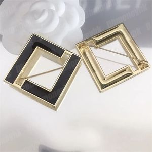 Women Men Designer Jewelry Formal Dress Brooches Ladies Luxury Letter Alloy Brooch Pins Gold Silver Diamond Pin Engagement Gift