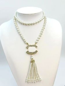 Designer märke dubbel bokstav hänge halsband kedja guld pläterad pärla tassel tröja lång newklace för kvinnor bröllopsmyckare tillbehör