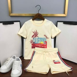 23ss ベビーセット子供セットキッズデザイナー服男の子ラウンドネックピュアコットンプリント半袖リボンスプライシング弾性ウエスト巾着ショーツスーツベビー服