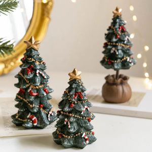 Dekorativa föremål Figurer 1st Mini Christmas Tree Ornaments Desktop Harts Small For Xmas Gifts DIY Crafts Home Room Decoration 231124