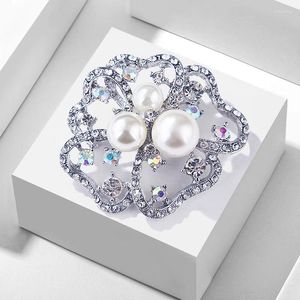 Brooches Simulated Pearl Flower For Women Sparking Crystal Sweater Cardigan Clip Dress Coat Accessories