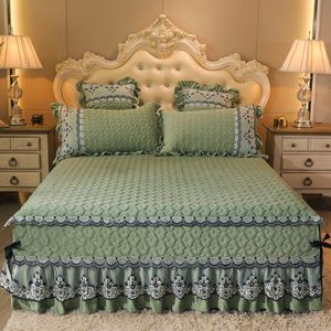 Spódnica łóżka 1PC Klasyczna europejska zagęszcza się aksamitna pikowana spódnica Król Królowa Królowa Wysoka jakość krótka pluszowa łóżko Nie włączono poduszki 230424
