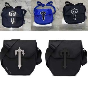 Axelväskor trapstar designer män messager väskor crossbody väska lyx retro nylon svart casual utomhus trendig axel enkel fransk minoritet yi523