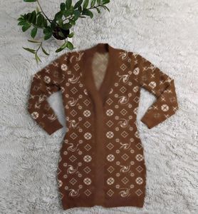 Wool Designer Cardigan Women Wschód w dekolcie w szyku w szyku moda moda swobodny sweter seksowne luźne kurtki pełne kwiaty litera drukowana średniej długości sweter