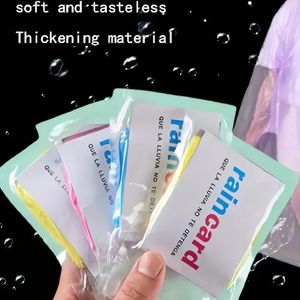 Tek kullanımlık yağmurluk taşınabilir sıkıştırma kartı ambalajı açık sürüklenme seyahati kalınlaşmış tek boyutlu plastik su geçirmez panço