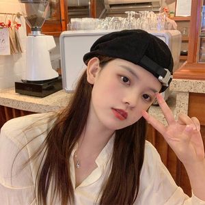 Berets Japanese Street Style Logo Metal Buckle Beret For Men And Women Instagram Designer Versatile Forward Cap