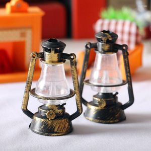 Portacandele Lampada a olio in miniatura Accessori per casa delle bambole Mini decorazione in cherosene Scena di gioco di ruolo